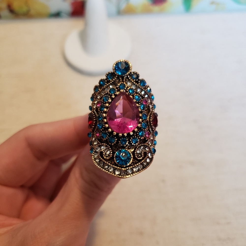 ❗ONLY 1 LEFT❗Vintage Mosaic Crystal Statement Ring - Picture 8 of 8